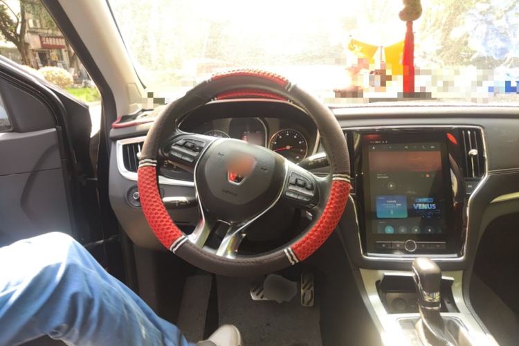 Used Roewe RX5 2016 20T Two-Wheel Drive Automatic Internet Smart Edition
