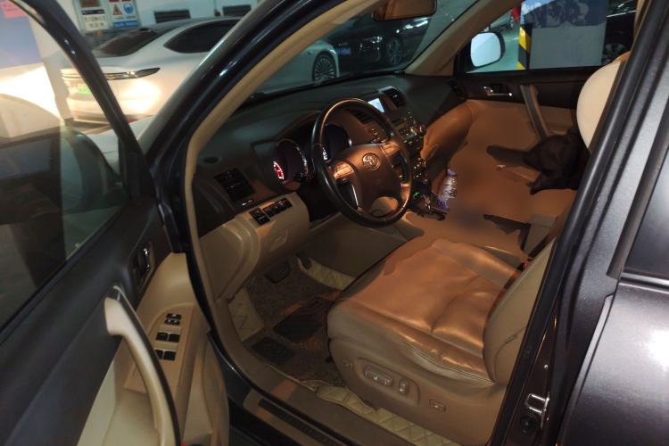 Used Toyota Highlander 2009 2.7L Two-Wheel Drive 7-Seater Luxury Edition
