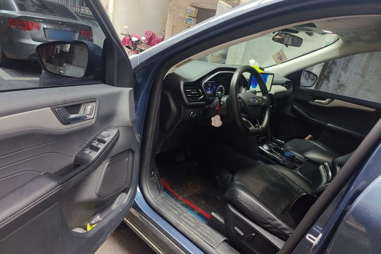 Used Ford Escape 2024 EcoBoost 245 Two-Wheel-Drive Titanium Edition Driver Seat