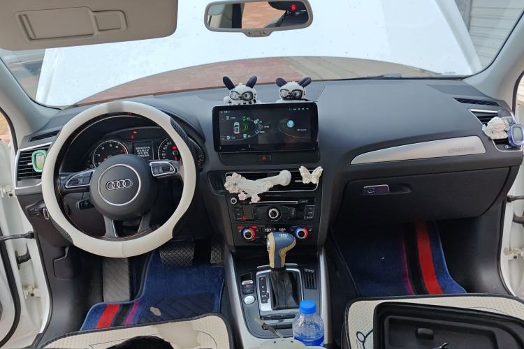 Used Audi Q5 2018 Collector's Edition 40 TFSI Technology Model Center Console