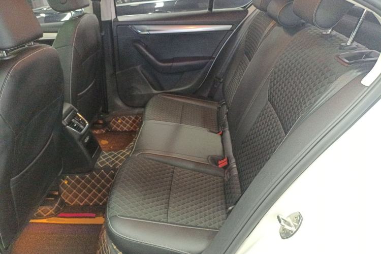 Used Skoda Octavia 2019 TSI230 DSG SmartDrive Luxury Edition China V Standard Left Rear Seat