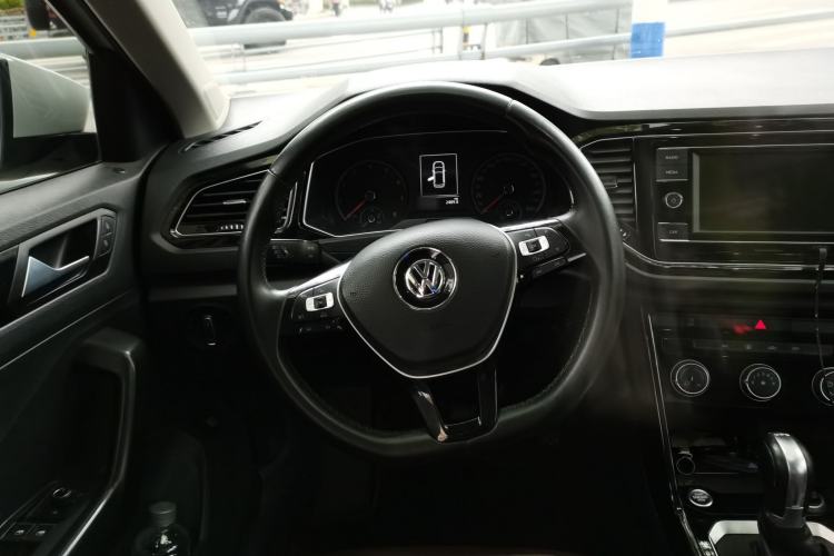 Used Volkswagen T-ROC 2018 280TSI DSG Two-Wheel-Drive Comfort Version China V Standard Steering Wheel