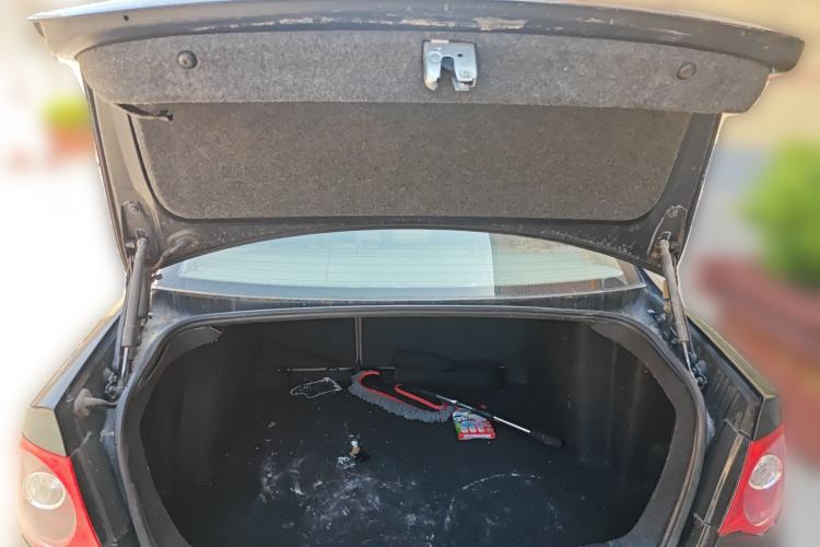 Used Volkswagen Sagitar 2011 1.6L Manual Comfort Version Trunk