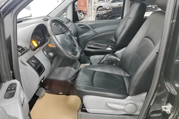 Used Mercedes-Benz Vito 2011 2.5L 7-seater executive version