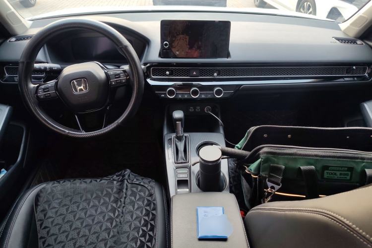 Used Honda Civic 2023 240TURBO CVT Dynamic Edition Center Console