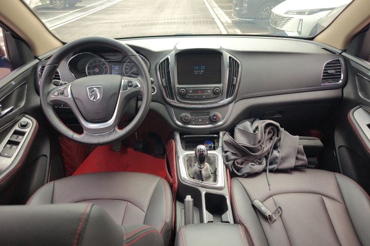Used Baojun 560 2015 1.8L manual luxury version Center Console