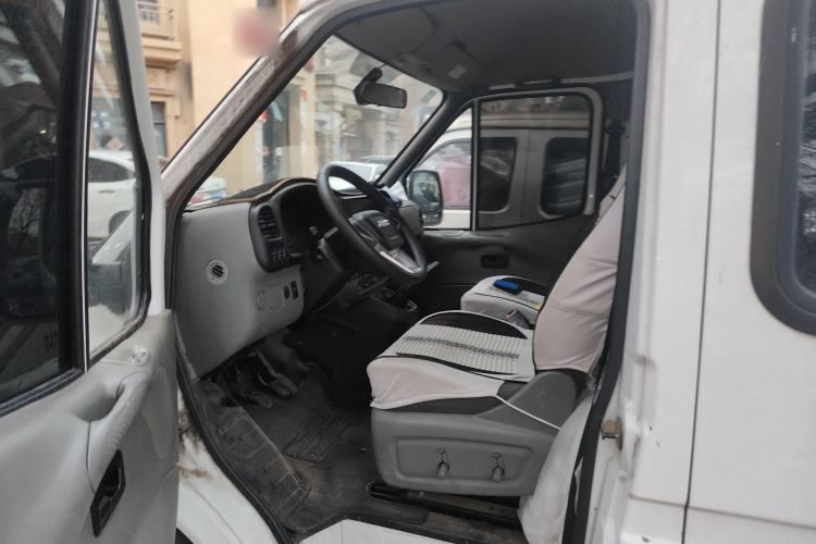 Used JMC Transit 2019 2.8T Commercial Version Long Wheelbase Mid-Roof 6-Seater Rear Single Tire China VI Emission Standard – JX493 Driver Seat