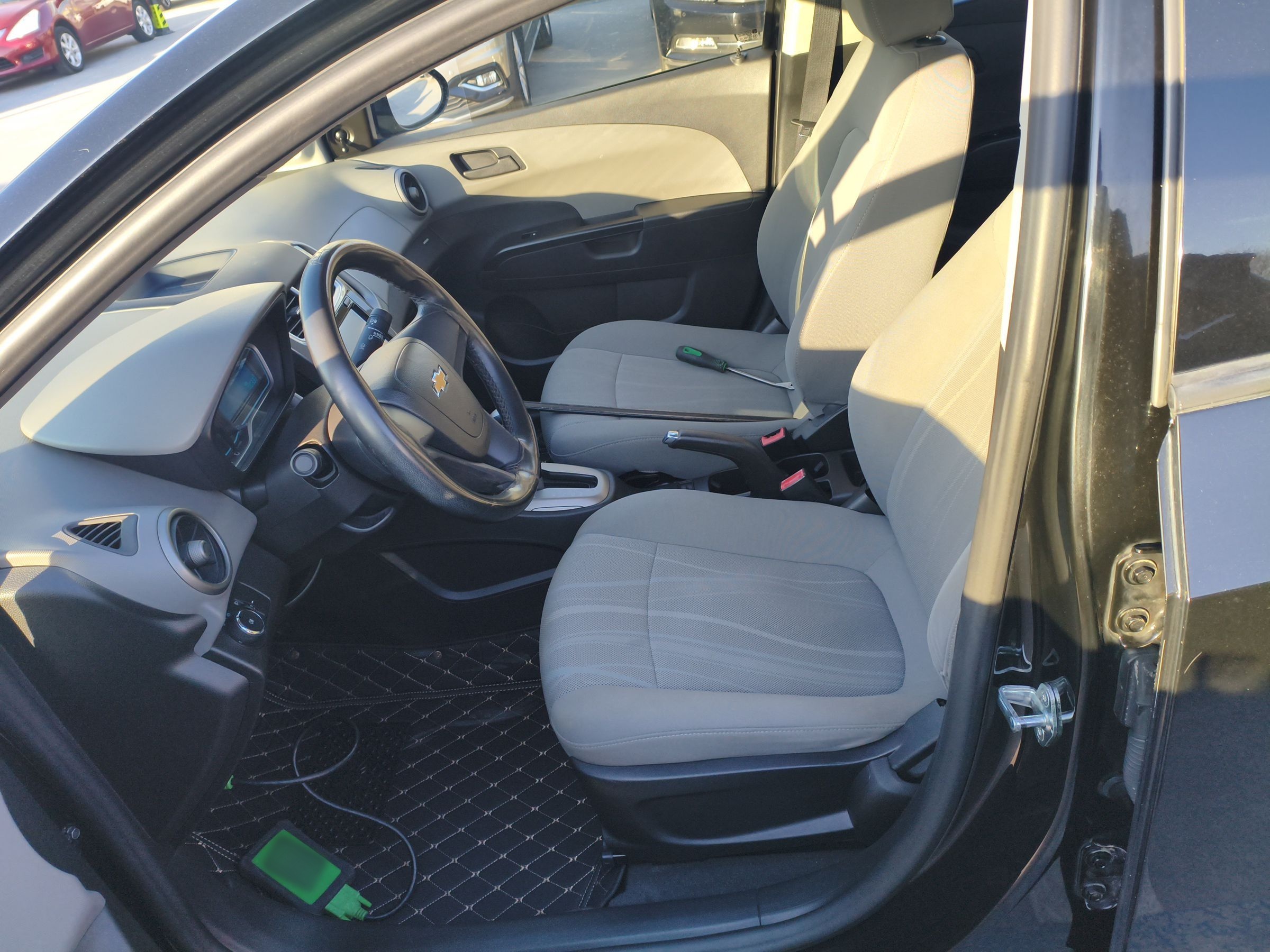 Переднее сиденье в автомобиле