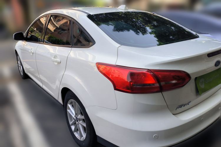 Used Ford Focus 2015 Sedan EcoBoost 125 Manual – Ultra-Style Edition
