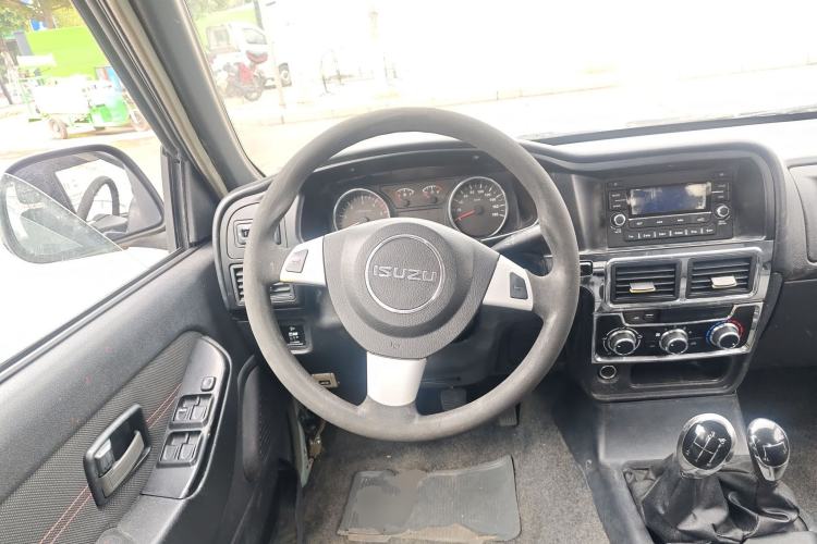 Used Isuzu Pickup 2015 2.8T Four-Wheel Drive 4JB1CT