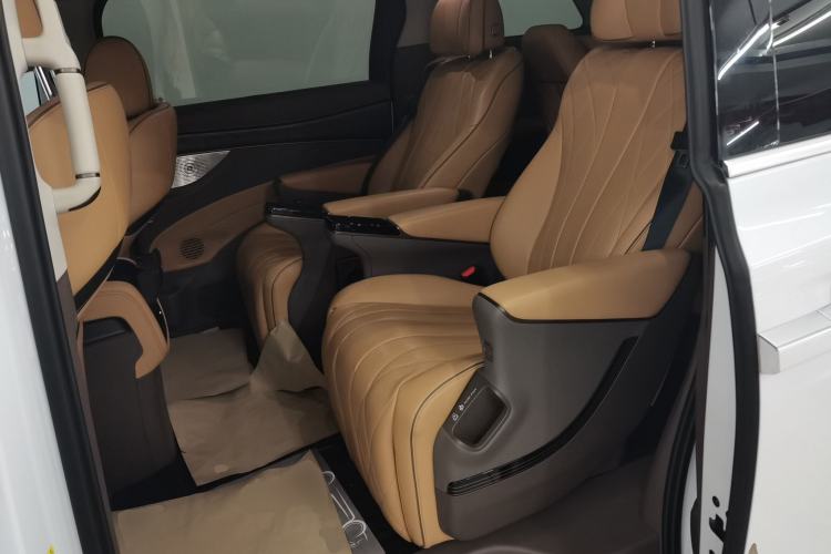 Used Denza D9 2022 DM-i 1040 Prestige Model