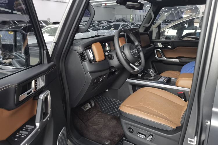 Used 212 T01 2024 2.0T Explorer
