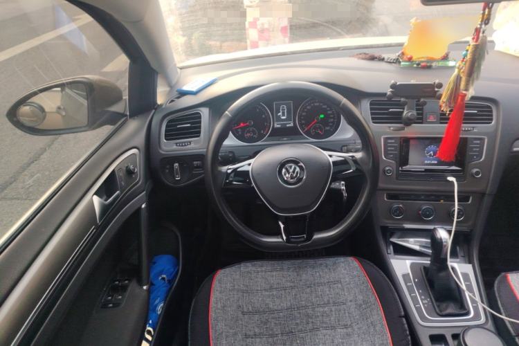 Used Volkswagen Golf 2015 1.6L Automatic Comfort Model Steering Wheel