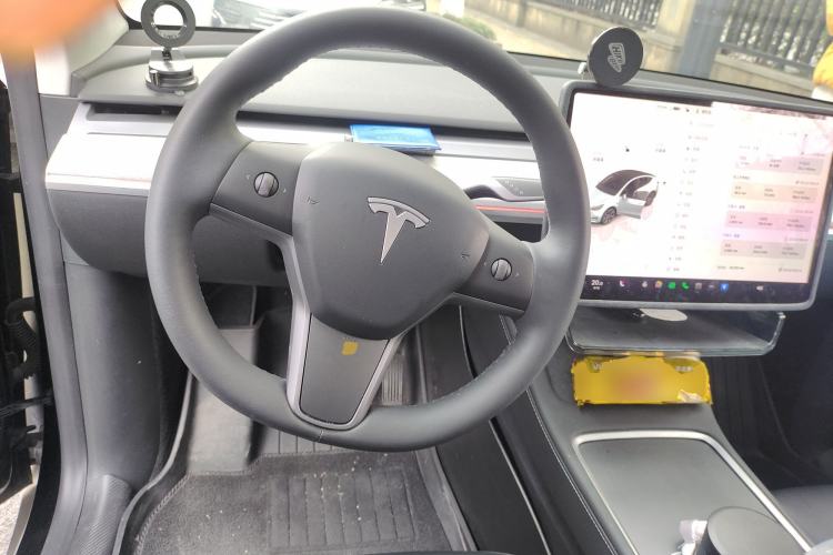 Used Tesla Model Y 2023 Rear-Wheel-Drive Version
