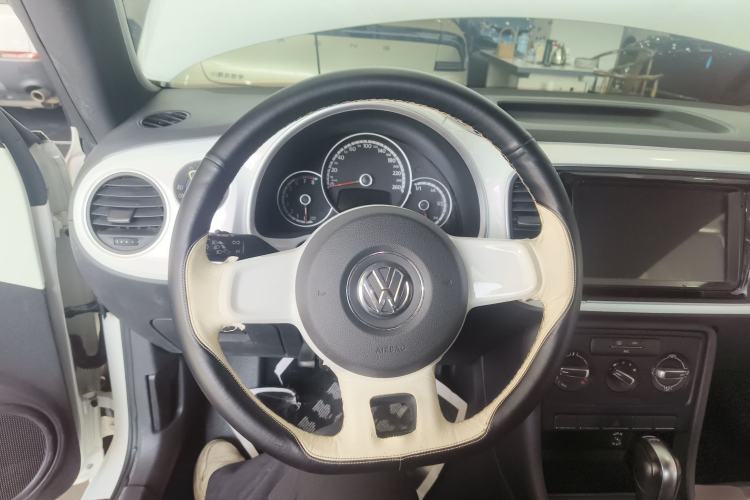 Used Volkswagen Beetle 2015 180TSI model
