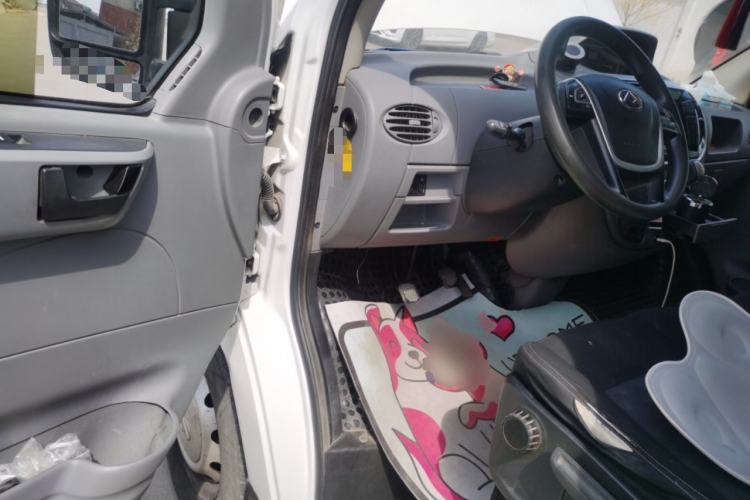 Used SAIC MAXUS Xintu V80 2021 2.0T Manual Classic Aoyuntong Short Wheelbase Mid-Roof 5/6-Seater Driver Seat