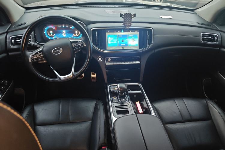 Used GAC Trumpchi GS8 2019 390T Two-Wheel Drive Luxury Smart Connectivity Version (7 Seats) Center Console