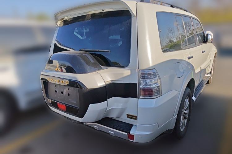 Used Mitsubishi Pajero  Rear Right 45 Deg