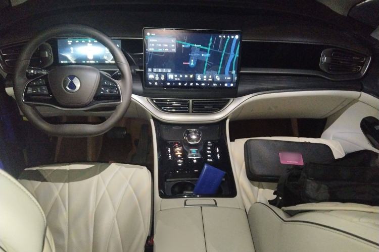 Used Denza D9 2024 DM-i 980 Four-Wheel Drive Prestige Model
