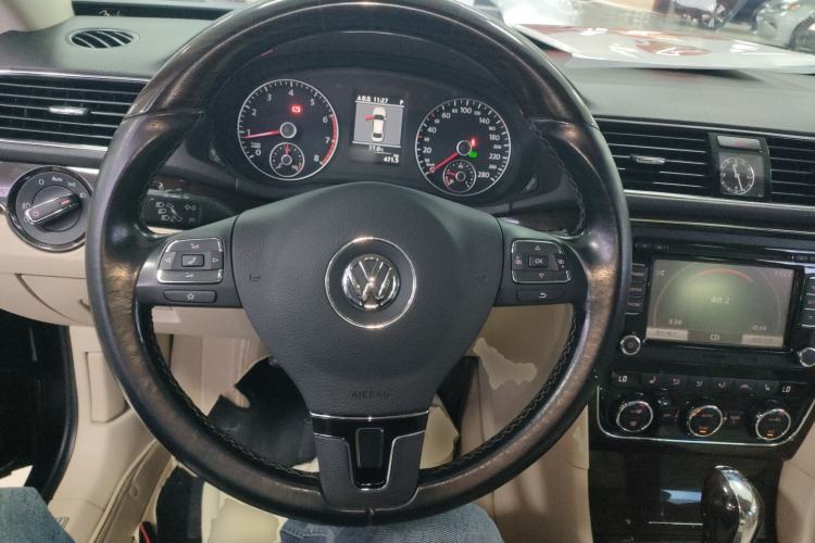 Used Volkswagen Passat 2014 1.8TSI DSG Ultimate Edition Steering Wheel