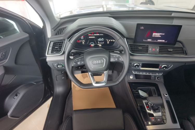 Used Audi Q5L 2022 40T Luxury Dynamic Model Steering Wheel
