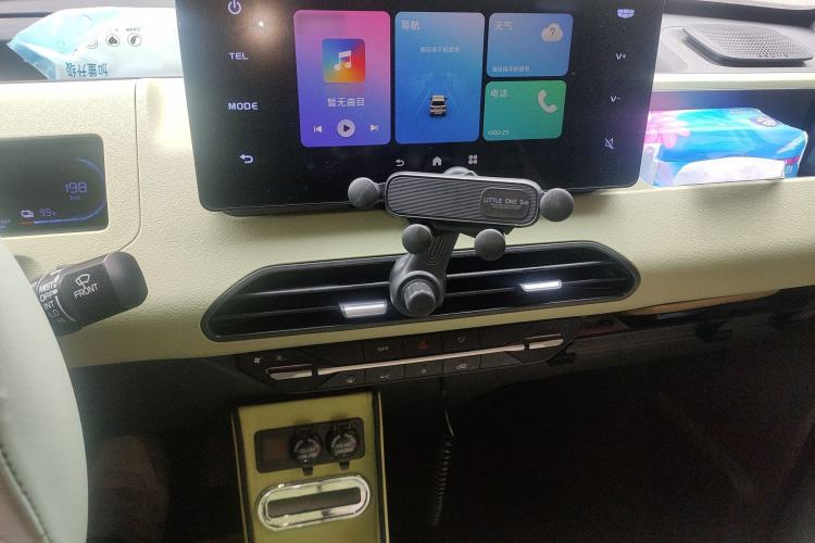 Used Geely Galaxy Panda 2023 Panda Mini 200km Endurance Bear Audio And AC Panel