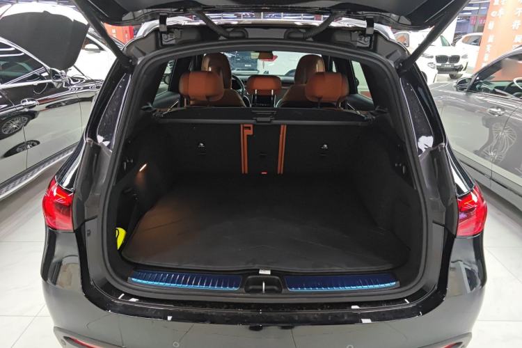 Used Mercedes-Benz GLC 2025 Refreshed GLC 300 L 4MATIC Dynamic Version 5 Seats Trunk