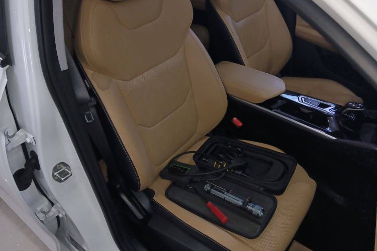 Used Geely Auto Emgrand L HiP 2024 Champion Edition 1.5TD-DHT Pro 100KM Excellence Model
