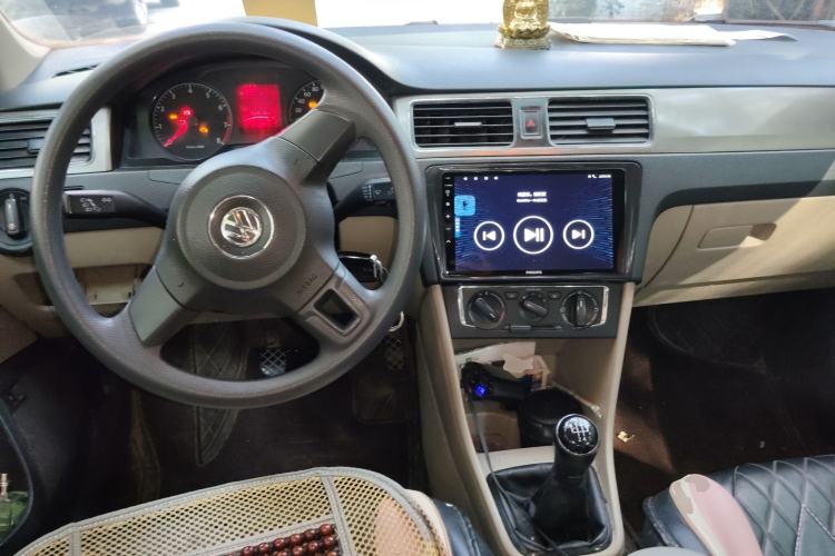 Used Volkswagen Santana 2015 1.6L Manual Comfort Edition