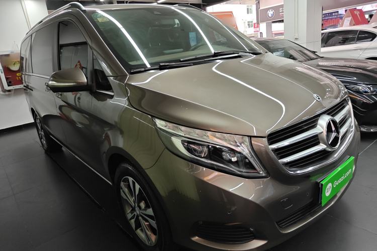 Used Mercedes-Benz V-Class 2017 V 260 Avantgarde Edition Front Right 45 Deg