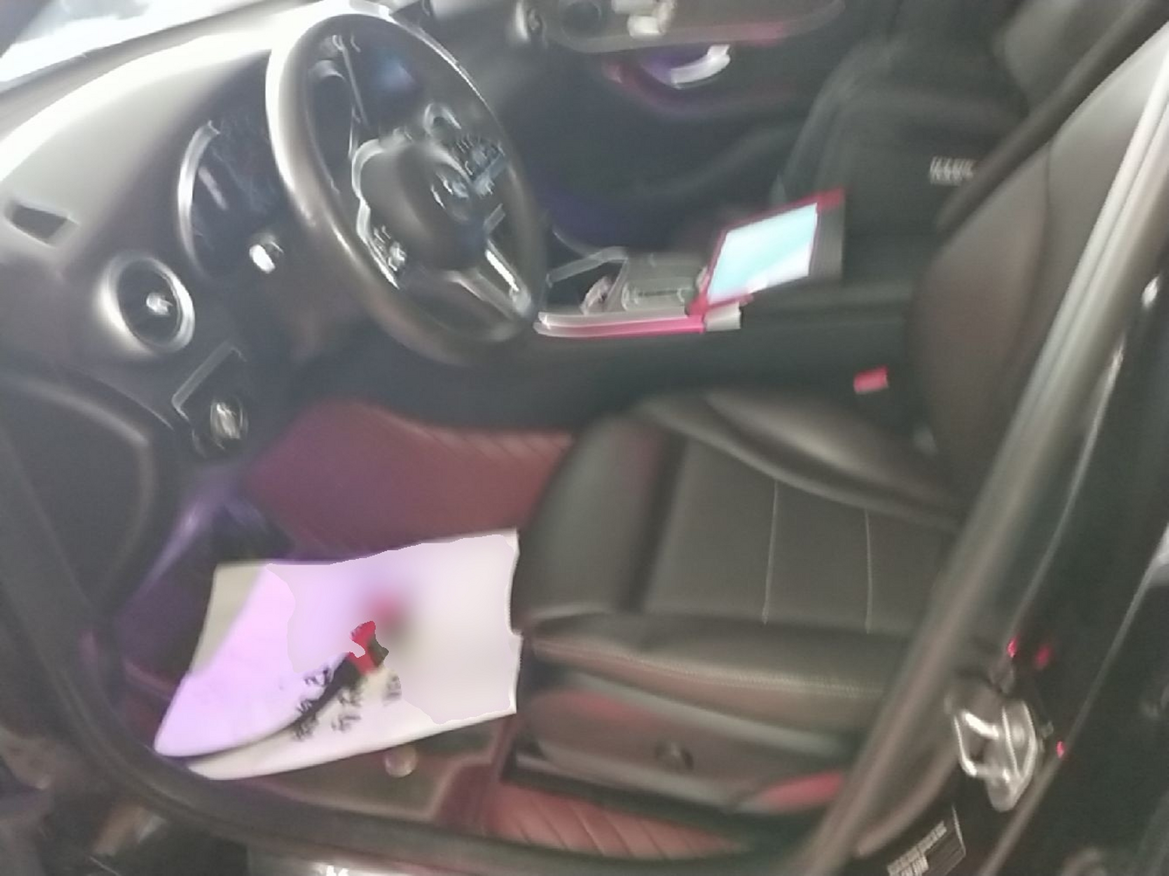 المقاعد الأمامية داخل السيارة