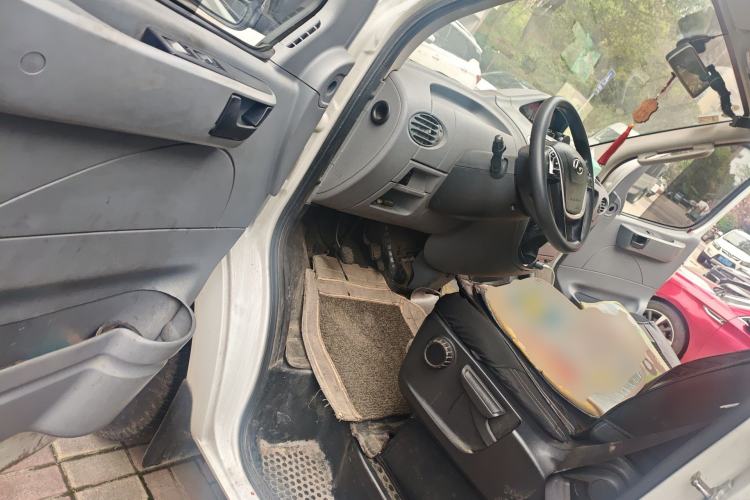 Used SAIC MAXUS Xintu V80 2019 2.5T Classic Version 6-Speed Manual – Aoyuntong Modified Long Wheelbase Mid-Height 7-Seater Driver Seat