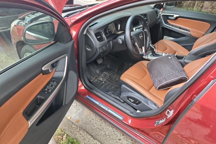 Used Volvo S60 2014 S60L 2.0T Zhiyuan Edition Driver Seat