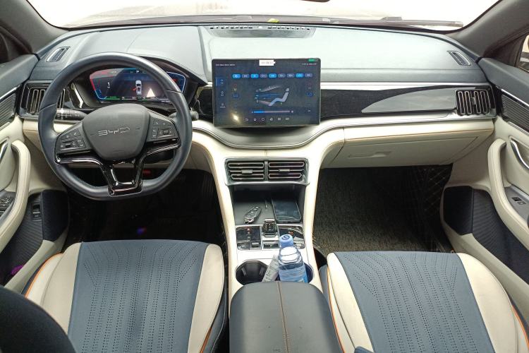 Used BYD Song PLUS New Energy 2023 Champion Edition DM-i 110KM Flagship Model Center Console
