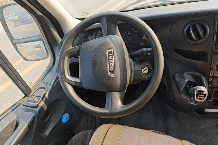 Used Iveco Eurocargo 2018 2.3T Short-Wheelbase Low-Roof Van F1A