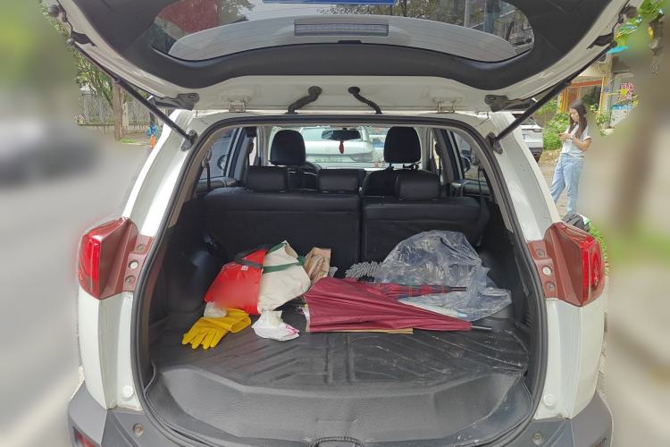 Used Toyota RAV4 2015 2.0L CVT Two-Wheel Drive Fashion Edition Trunk