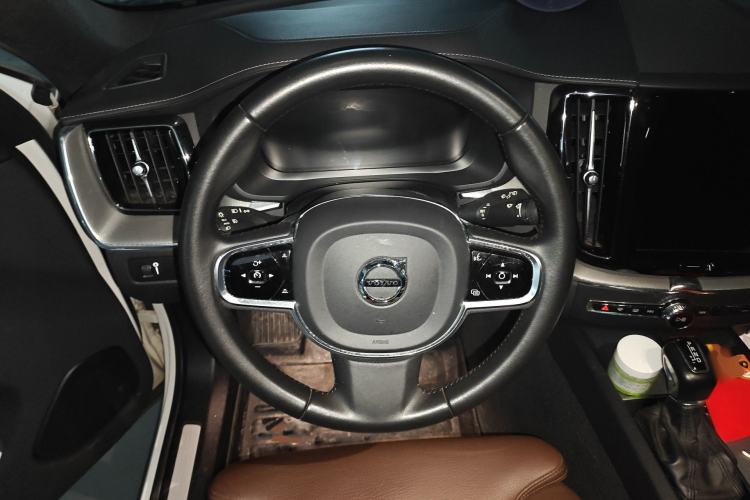 Used Volvo XC60 2021 T5 4x4 Smart Luxury Edition Steering Wheel