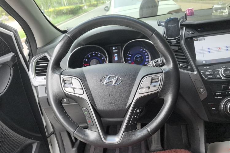 Used Hyundai Santa Fe 2013 Revised Version 2.4L Automatic All-Wheel Drive Smart Type
