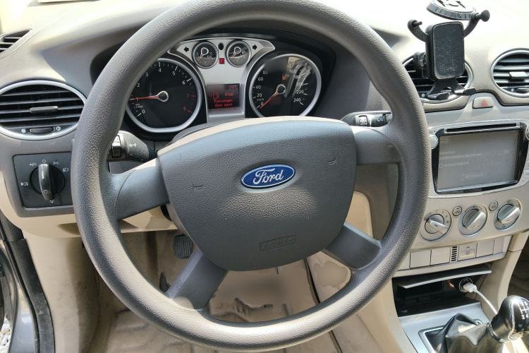 Used Ford Focus 2013 Sedan Classic 1.8L Manual Base Model Steering Wheel