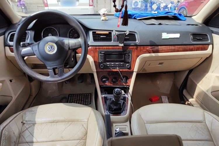 Used Volkswagen Lavida 2013 1.6L Manual Comfort Edition