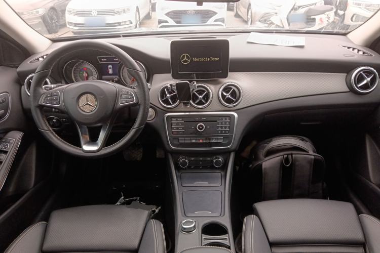 Used Mercedes-Benz GLA 2016 GLA 200 Fashion Model Center Console