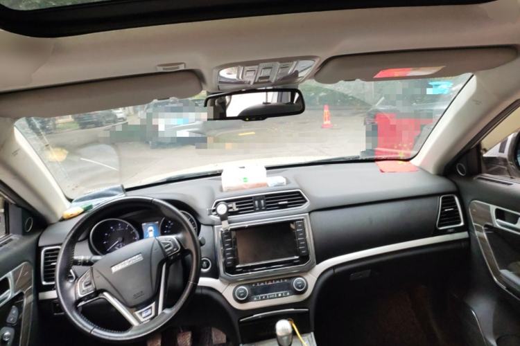 Used Haval H6 Coupe 2015 Blue Label 2.0T Manual Two-Wheel-Drive Elite Model Center Console