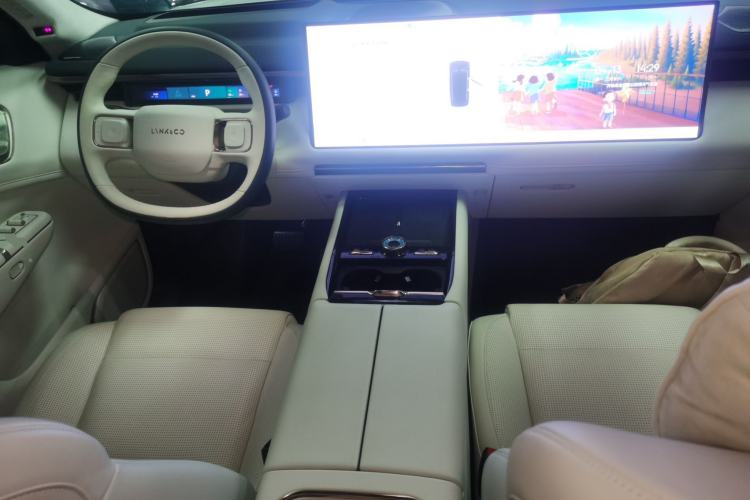 Used Lynk & Co 900 2025 2.0T Ultra Center Console