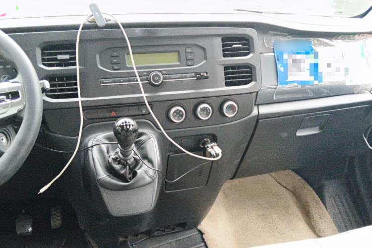 Used JMC Fushun 2023 2.0T Manual Mid-Drive Mid-Roof Commercial Multi-Purpose 7-Seater Passenger Vehicle Center Console