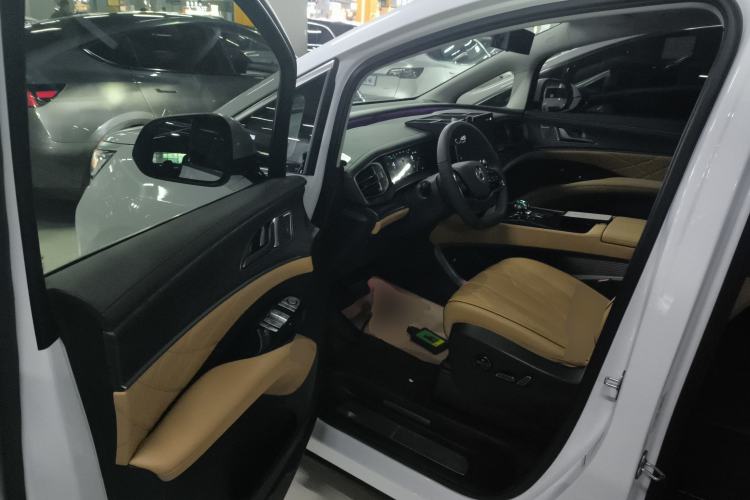 Used Denza D9 2024 DM-i 980 Four-Wheel Drive Prestige Model
