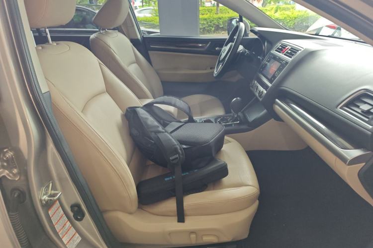 Used Subaru Outback 2015 2.5i Luxury Navigation Edition Right Front Seat