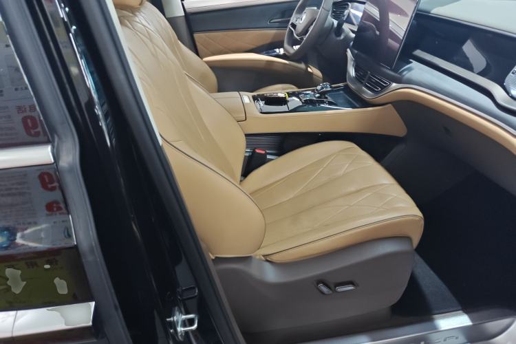 Used Denza D9 2022 DM-i 970 Four-Wheel Drive Prestige Model Right Front Seat