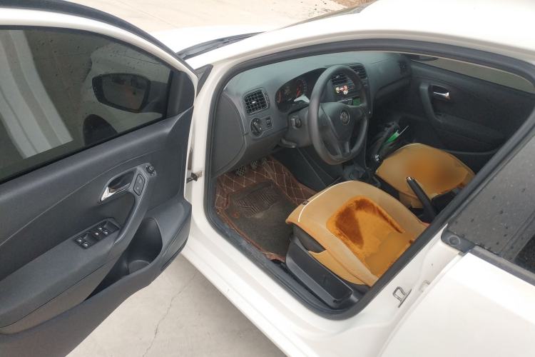 Used Volkswagen Polo 2016 1.4L Manual Fashion Model