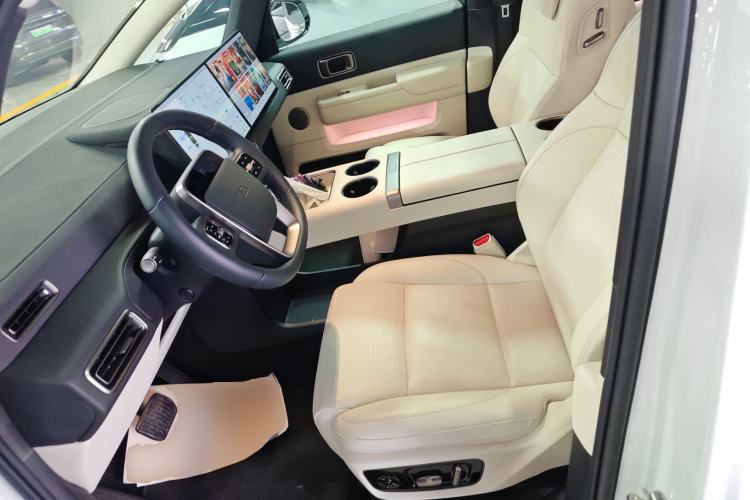 Used Li Auto MEGA 2025 Home Family Special Edition
