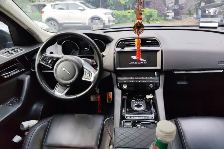 Used Jaguar F-PACE 2019 2.0T Four-Wheel Drive Urban Luxury Edition Center Console